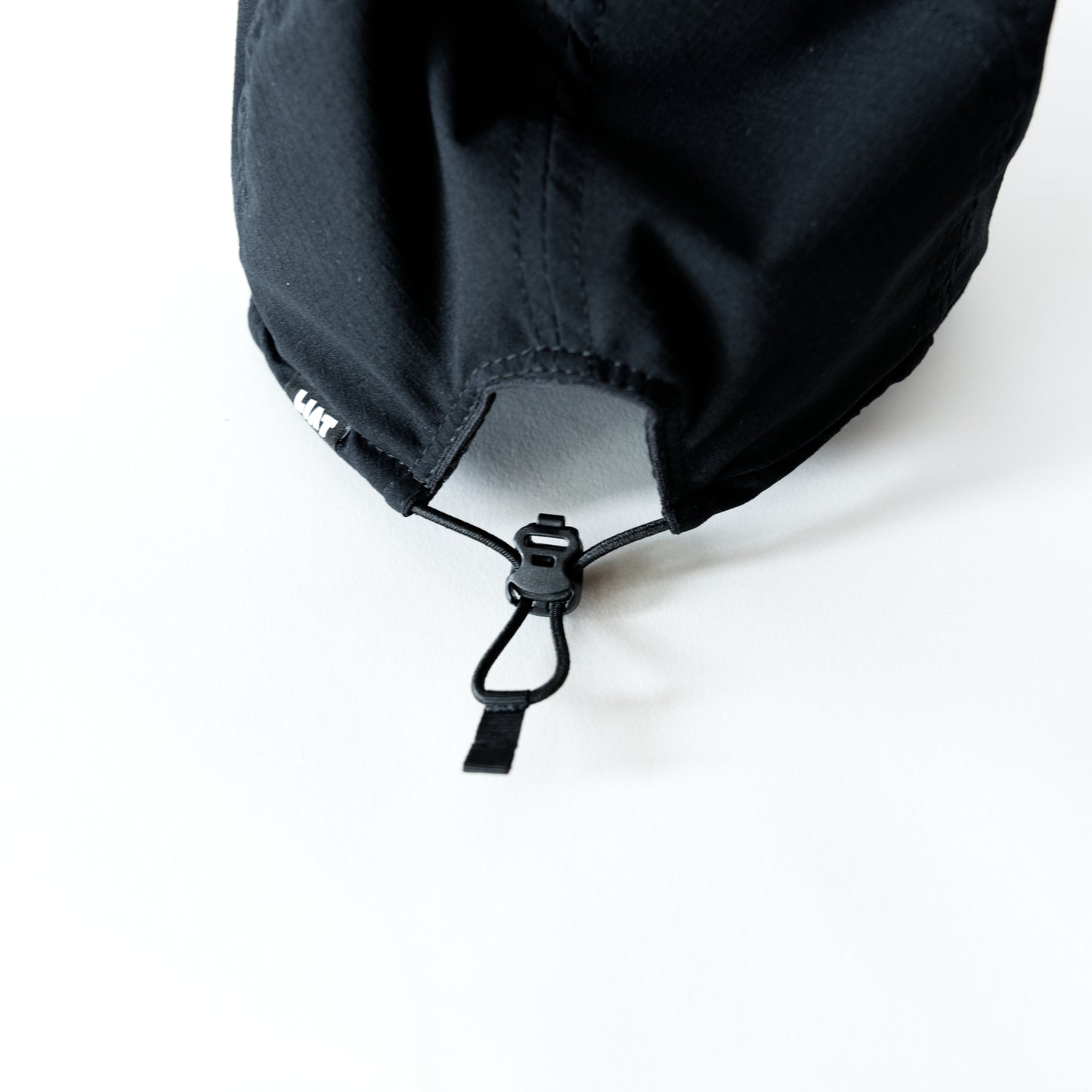 BREATHABLE CAP